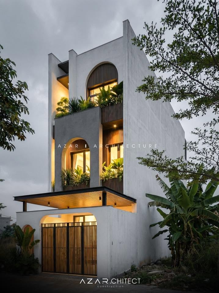 Nhà phố hiện đại 2026: Binh's House ghi dấu với thiết kế sang trọng đầy tinh tế Toàn cảnh mặt đứng của nhà phố hiện đại với các khối hộp xếp chồng ngay ngắn và cây cối vươn dài.